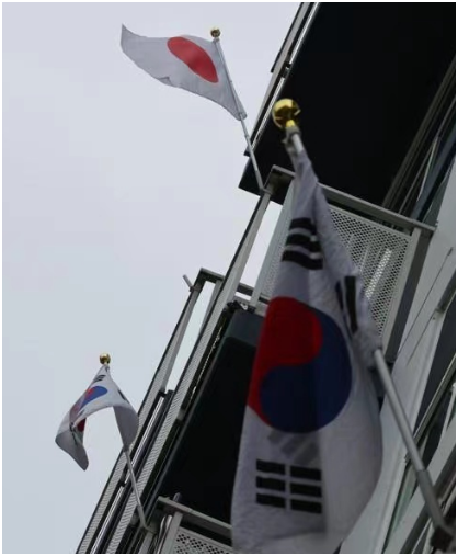 韩媒：一住户在“三一节”挂日本国旗自称“是日本人”，引发众怒