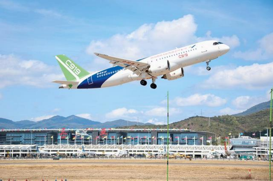 2023年2月8日,中国商飞c919大型客机首次亮相三亚凤凰国际机场 图