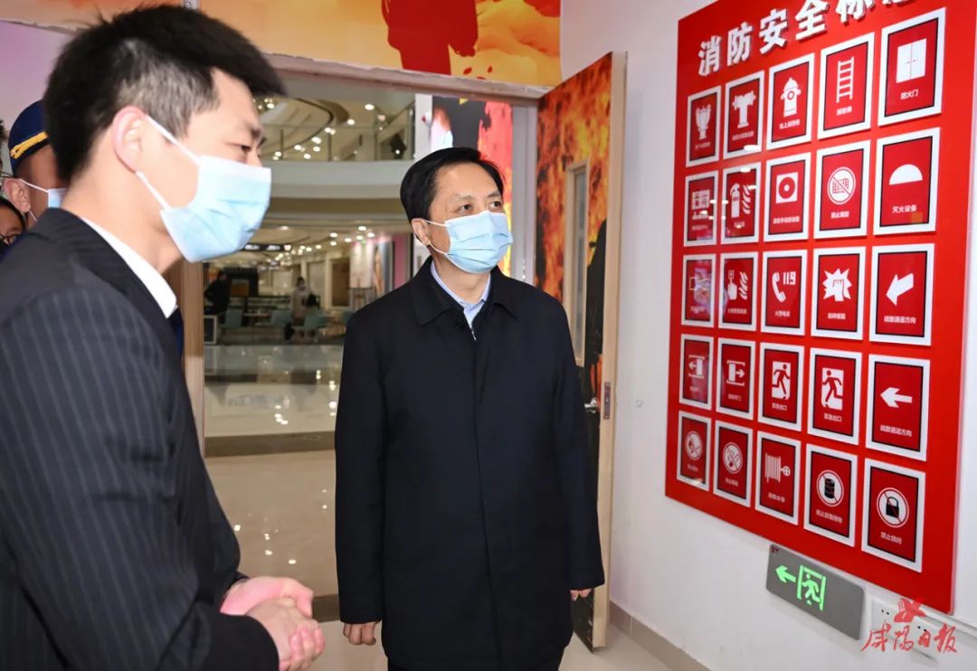 3月4日,市委书记夏晓中采取"四不两直"方式,在主城区和兴平市暗访检查