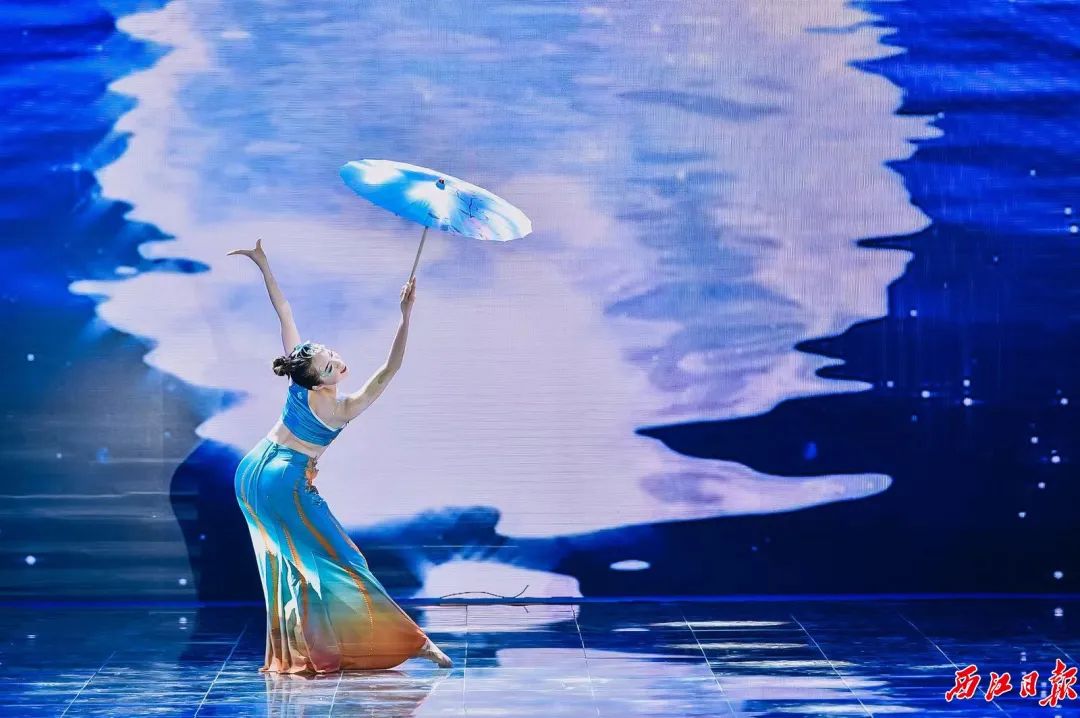 肇庆市选送独舞节目《滇南映少》获得银奖.通讯员供图