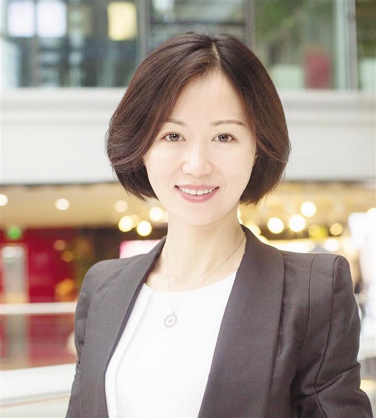 贵州日报天眼新闻记者专访了喻见传媒ceo傅喻.