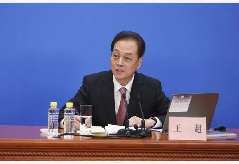 新面孔王超首次亮相他是谁