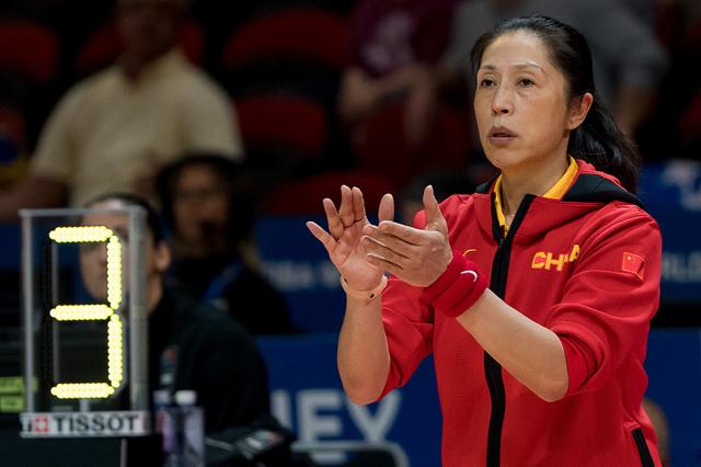 专访中国女篮主帅郑薇:支持国手留洋 巴黎奥运会力争站上领奖台_新浪