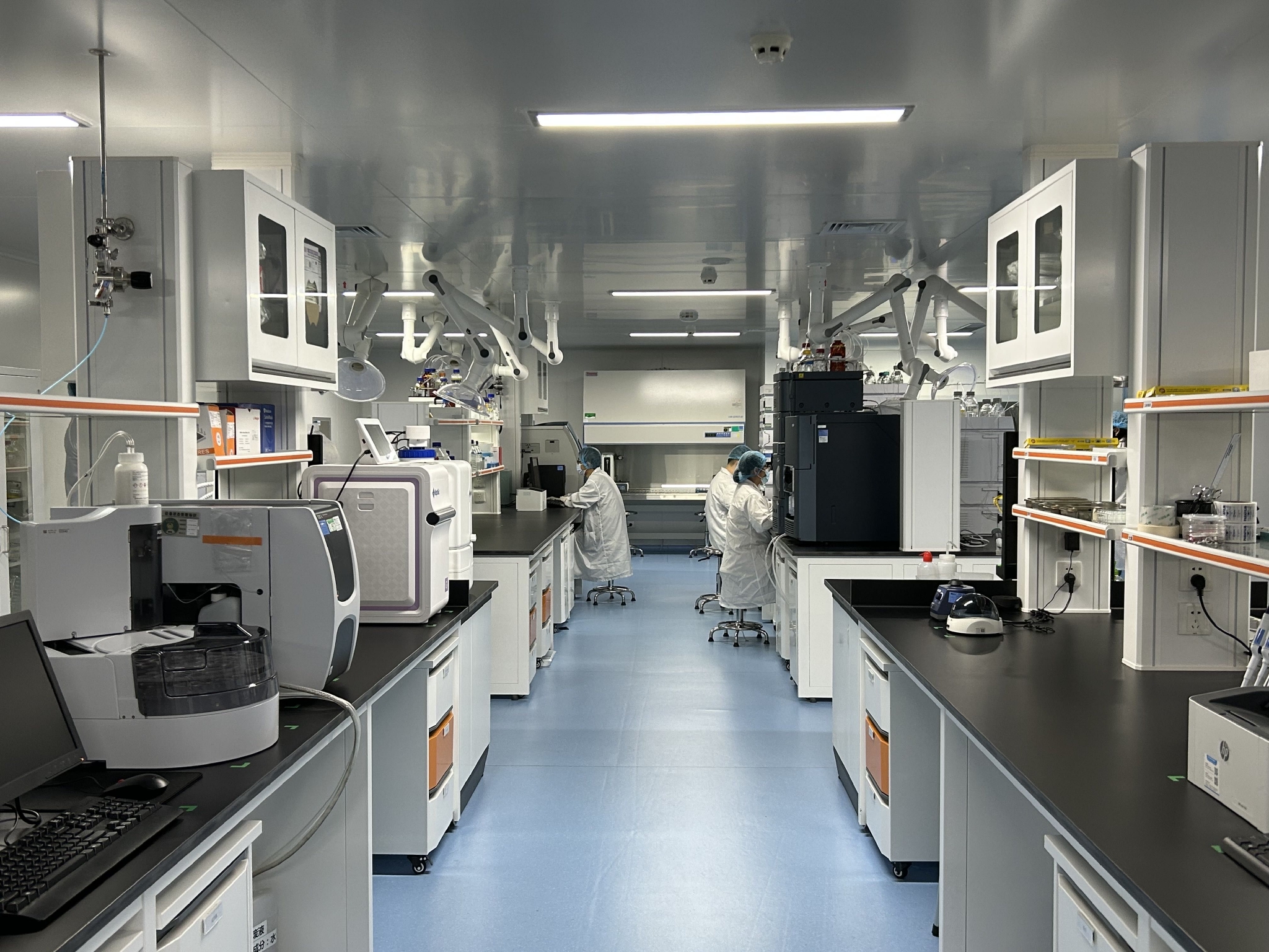 生物科技实验室(图源:时代周报记者 阿力米热/摄)