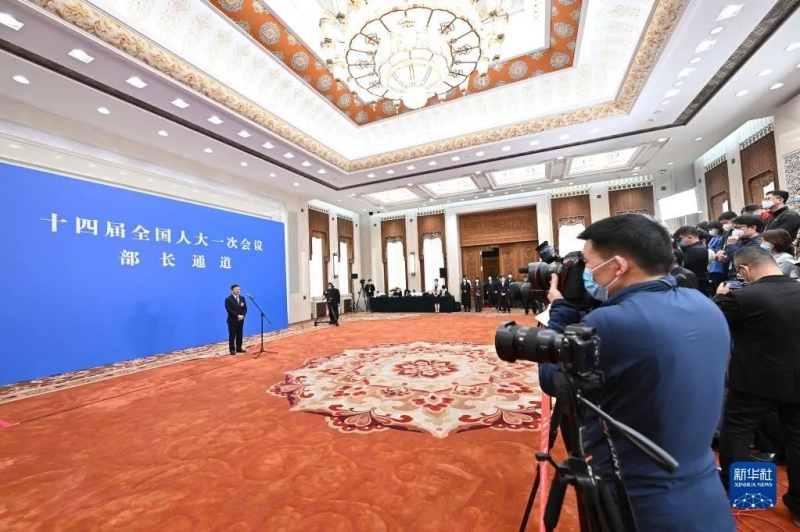 生态环境部部长黄润秋在两会部长通道答记者问