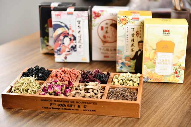 ▲ 近年来，各种花茶新品牌在亳州纷纷出现/图源 祝亮