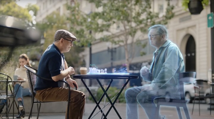 ▲ 2021 年底的一个演示展示了 Mata 如何想象 AR 眼镜可以让人用全息图下棋 图片来自：Meta