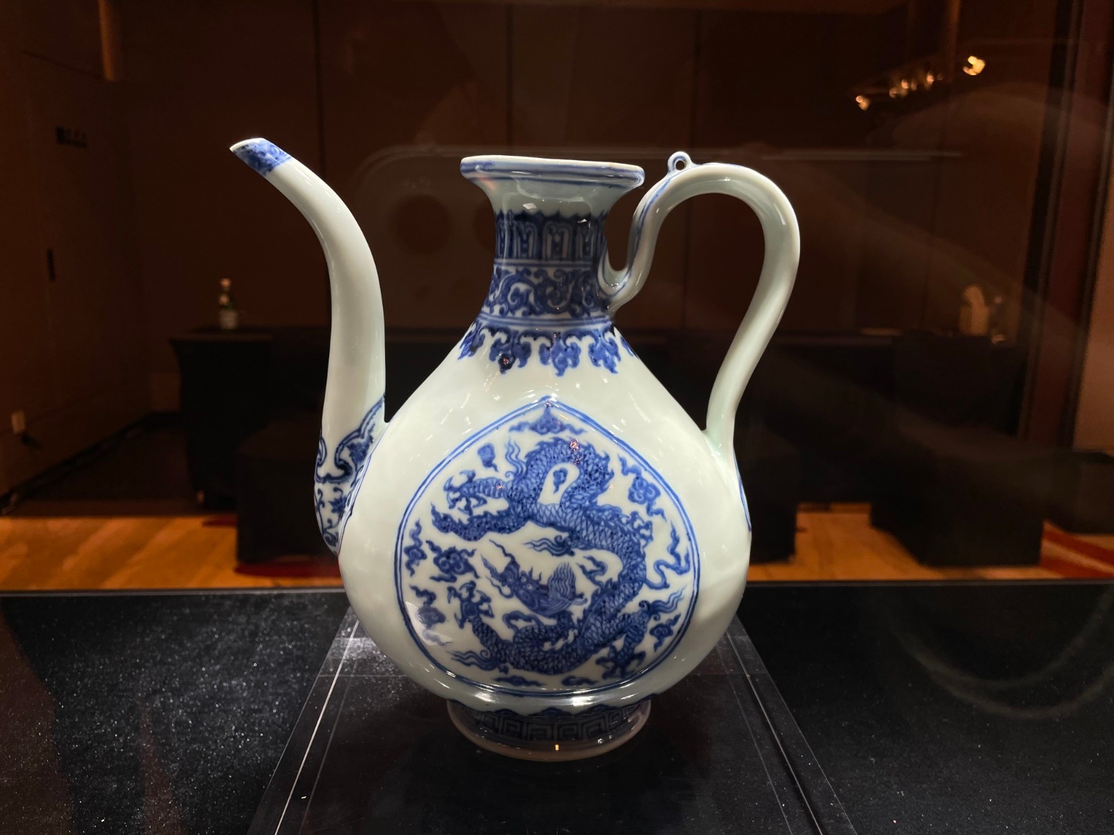 明永乐 御制青花五爪云龙纹执壶高22.5厘米 估价待询