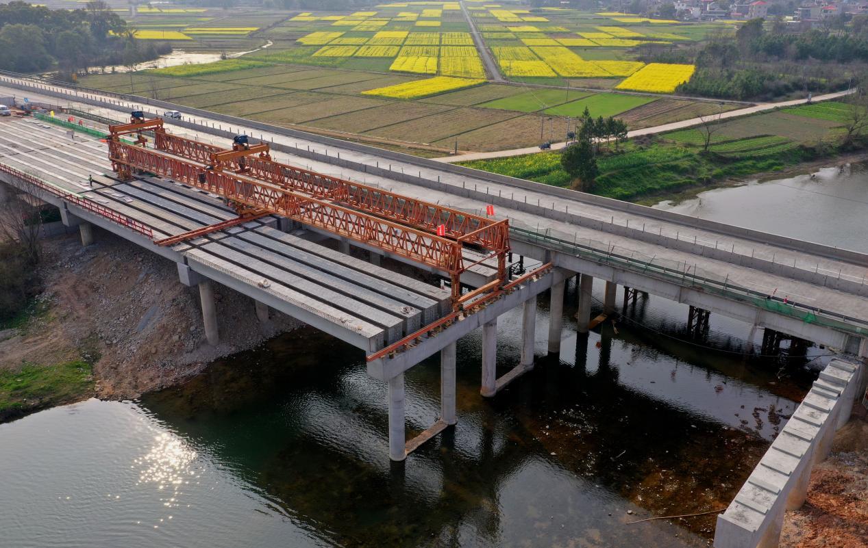 江西吉康改扩建:高速公路架桥施工忙|高速公路_新浪财经_新浪网