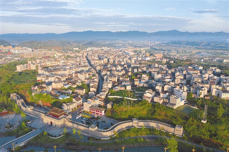 黄平县旧州镇航拍. 廖文祥 摄