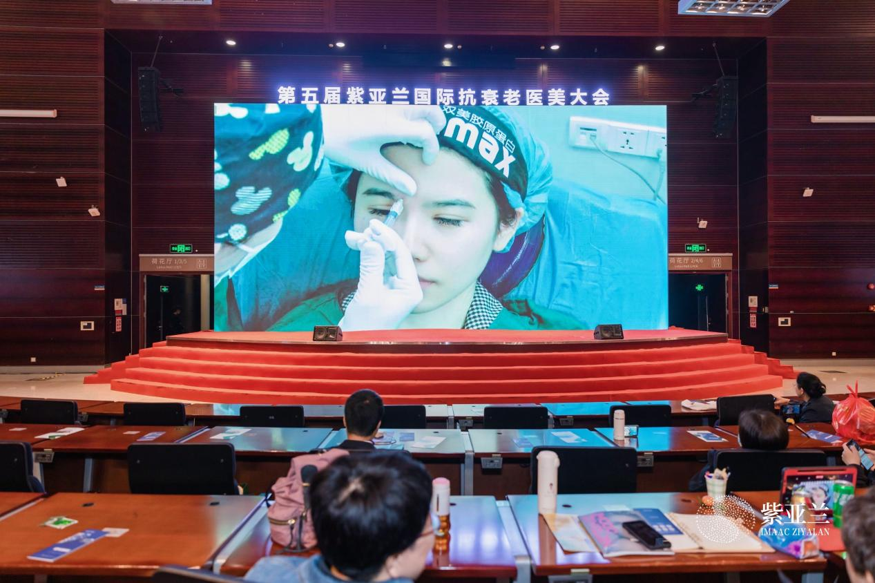 　　深圳艺星医疗美容医院无创中心&私密中心主任杨芳医师进行面部轮廓修饰与美化直播实操演示