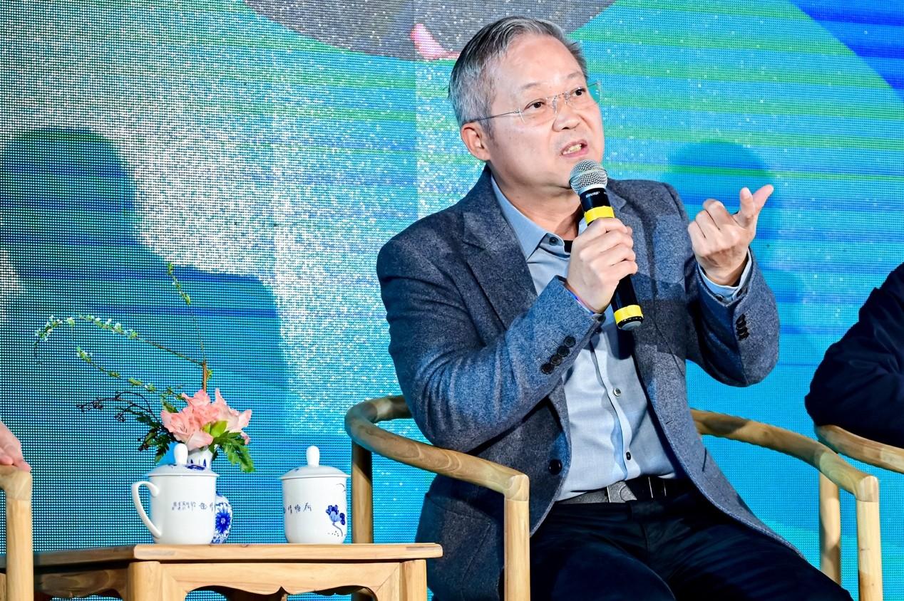 　　中国孔子基金会学术委员会委员、上海开放大学教授鲍鹏山发言