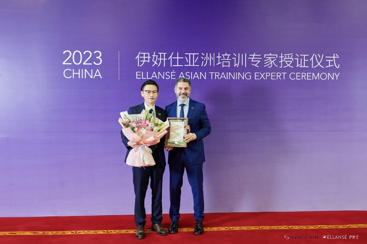 　　*欣可丽全球CEO——Miguel Pardos给黄海龙院长颁发的2023年度Ellansé伊妍仕「亚洲培训专家」称号