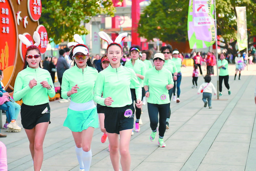 女性跑团成为一道靓丽风景