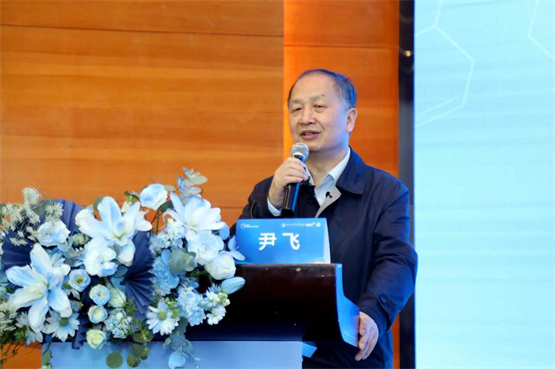 　　首届湘雅名医，湖南省医学会儿科专委会主任委员尹飞教授