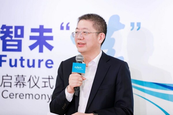 　　上海市长宁区副区长翁华建在仪式上致辞