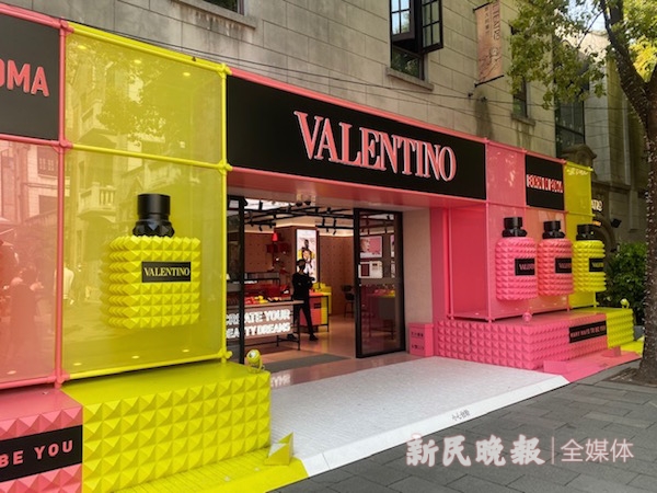 图说：三八节前夕，化妆品成为热销品类 来源／新民晚报记者 张钰芸 摄