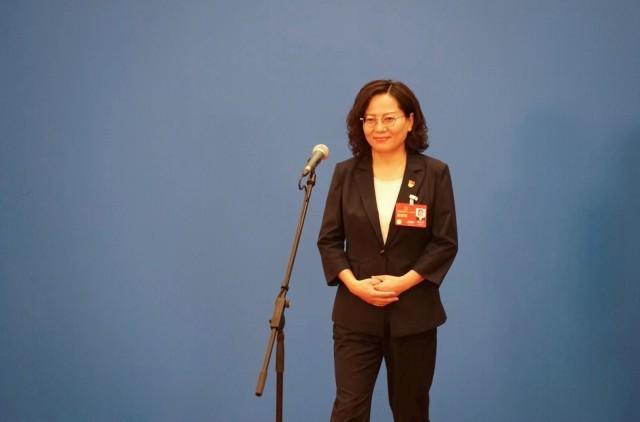 全国人大代表,青海省西宁市兴海路街道党工委书记刘小蓉在十四届全国