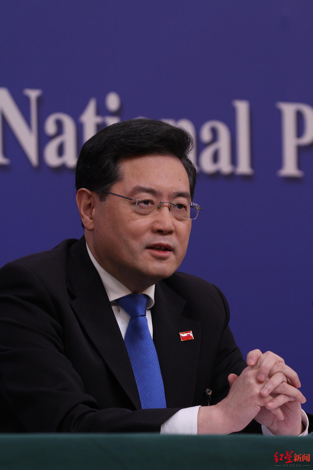 外交部长秦刚就"中国外交政策和对外关系"相关问题回答中外记者提问