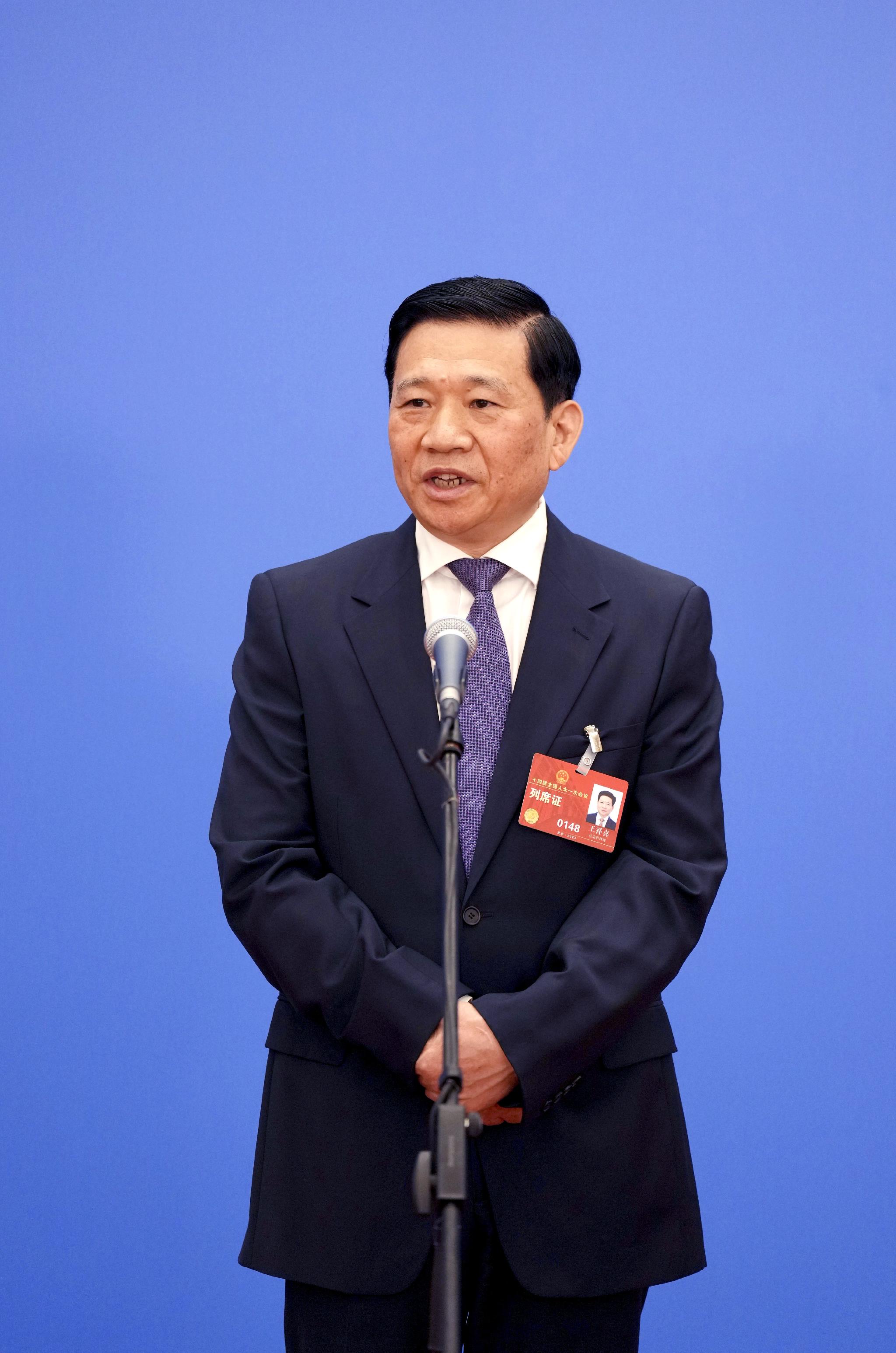 王祥喜接受媒体采访 图片来源:新华社记者 王毓国 摄