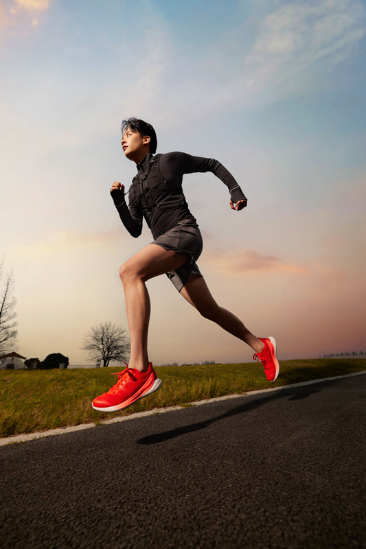 　　lululemon品牌大使刘逸云 Amber Liu穿着Blissfeel第2代女士跑鞋