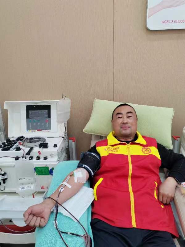 无偿献血：21年献血超过10万毫升 熊猫血群主和他的247位群友为急需用血的人提供“热血”