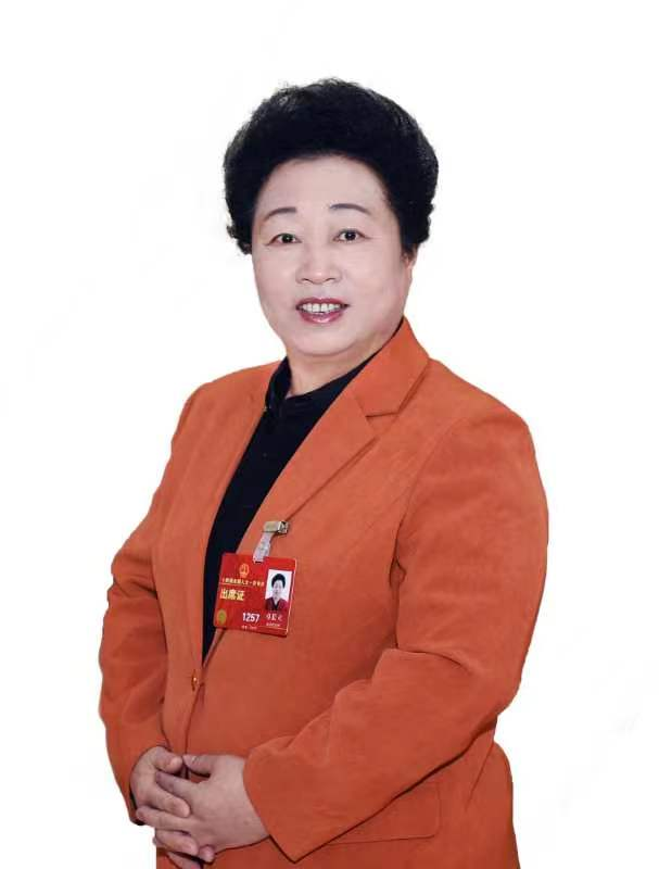 全国人大代表,阳光大姐集团公司董事长卓长立(受访者供图)