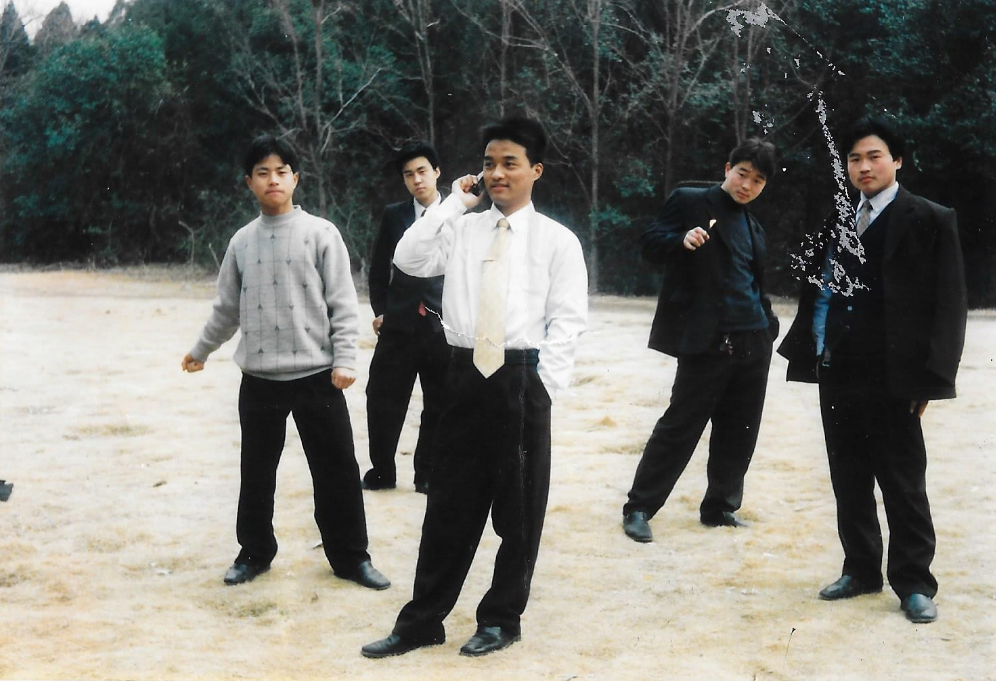 　　(前排第一位是史智文先生)