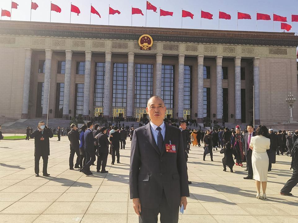 全国政协委员,四川省商会副会长,明宇实业集团有限公司董事长 张建明