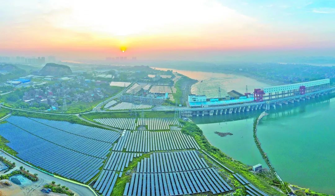 梧州市长洲水利枢纽光伏电站 何华文 摄