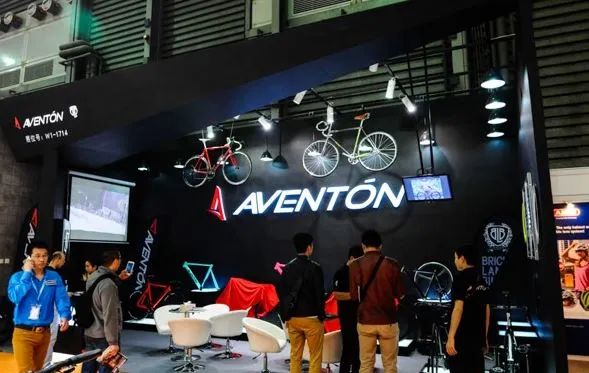 Aventon 当时在中国的展台 