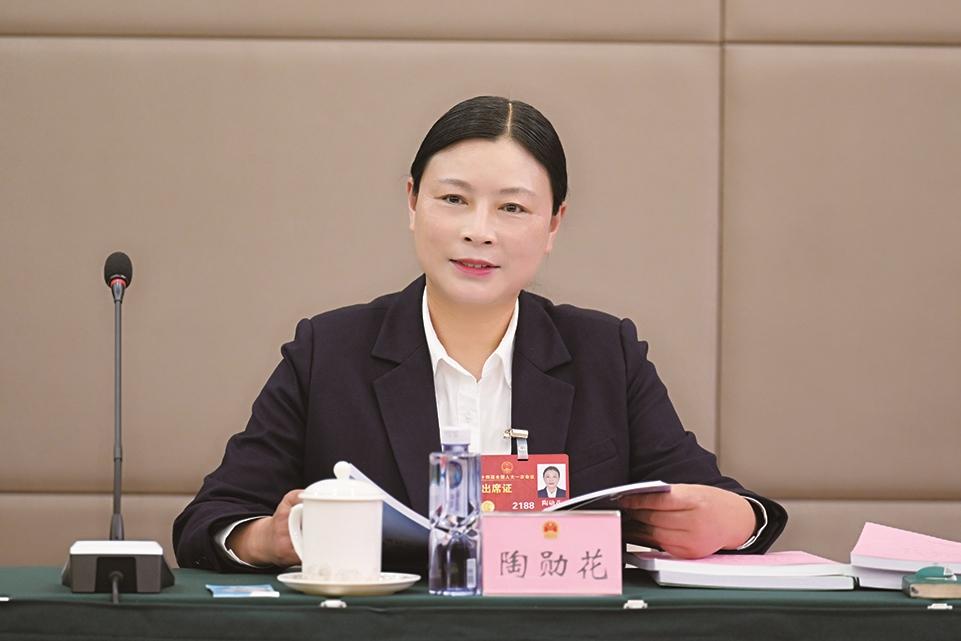 全国人大代表,四川省成都市温江区寿安镇岷江村党委书记,村委会主任