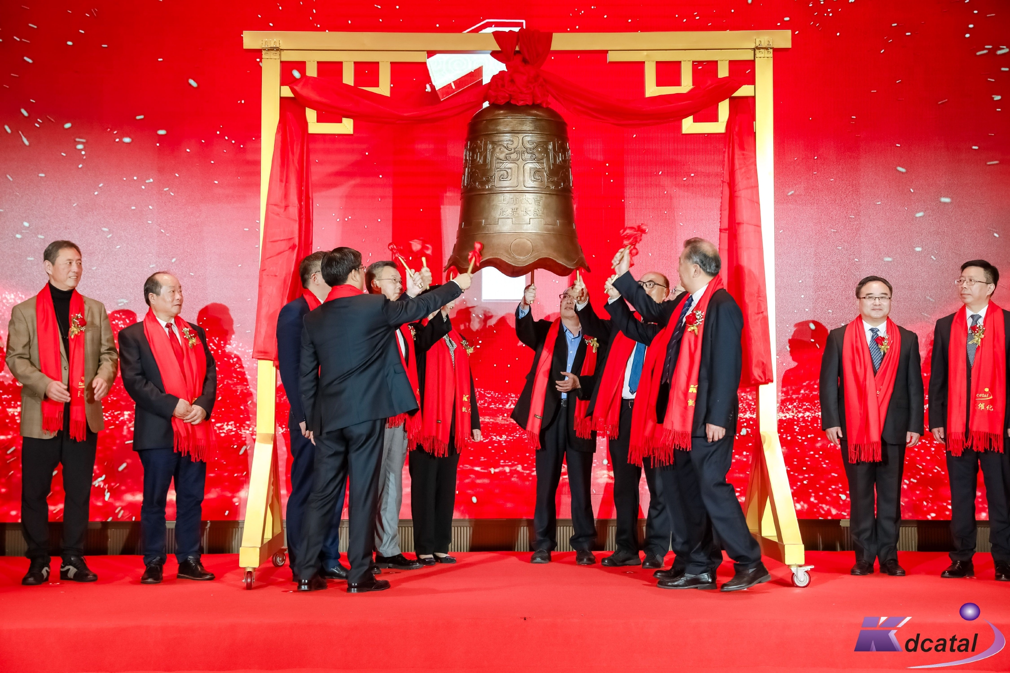 　　此次亲临上市仪式现场的还有杭州市相关职能部门领导，以及在凯大催化上市过程中给予帮助的各界同仁和中介朋友们。