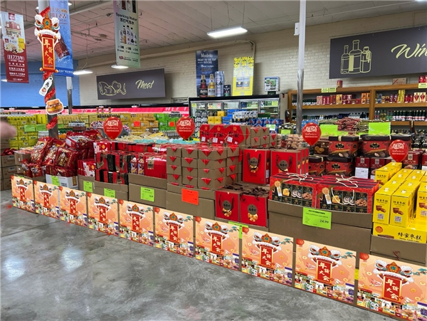 　　(图:苏州稻香村海外柜台)