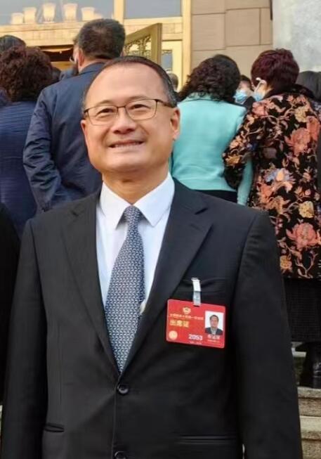 　　全国政协常委蔡冠深在2023年全国两会上