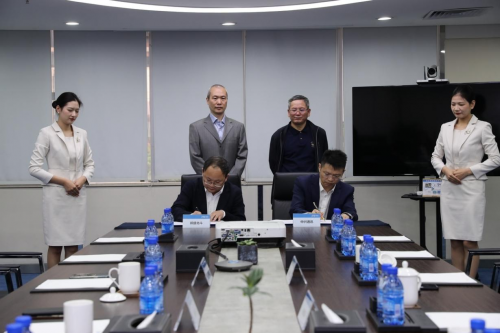 　　中兴通讯与邦盛北斗签约仪式