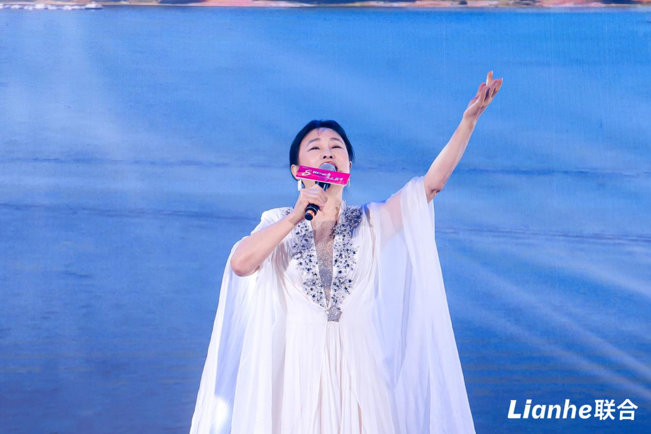 　　著名歌唱家朱明瑛