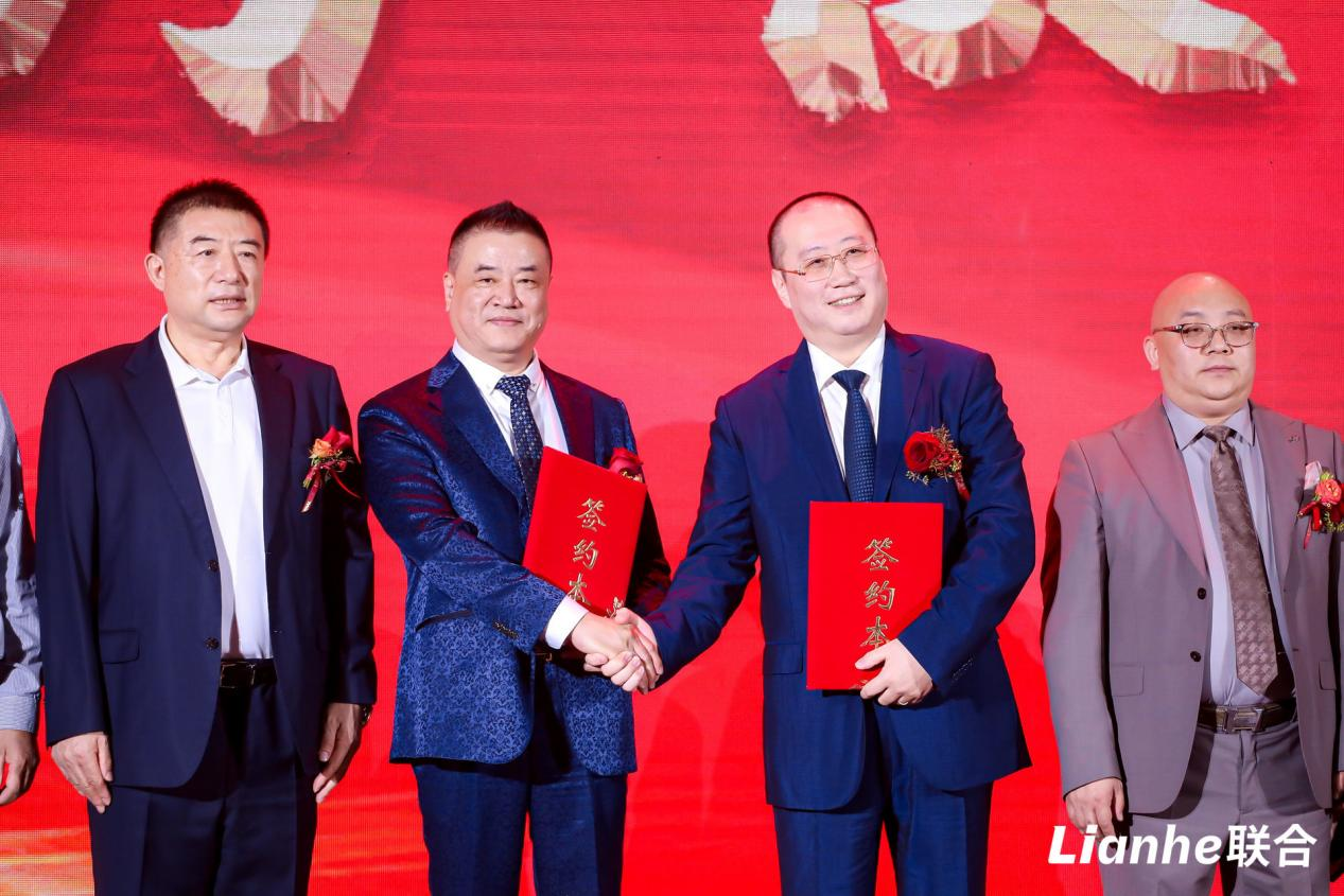 　　中洲联合能源控股集团成立仪式及合作签约仪式