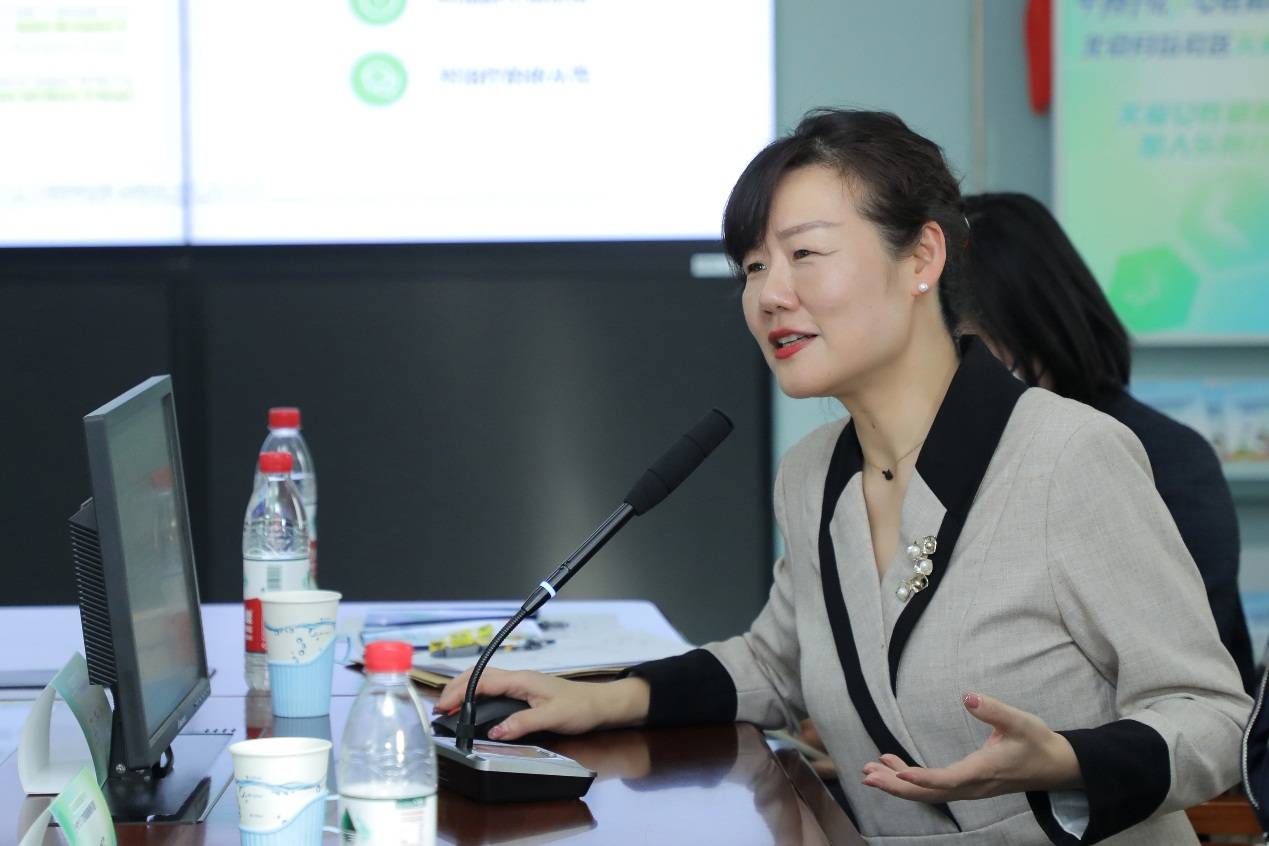 　　北京医院内分泌科主任医师潘琦教授分享“骨质疏松防治”知识