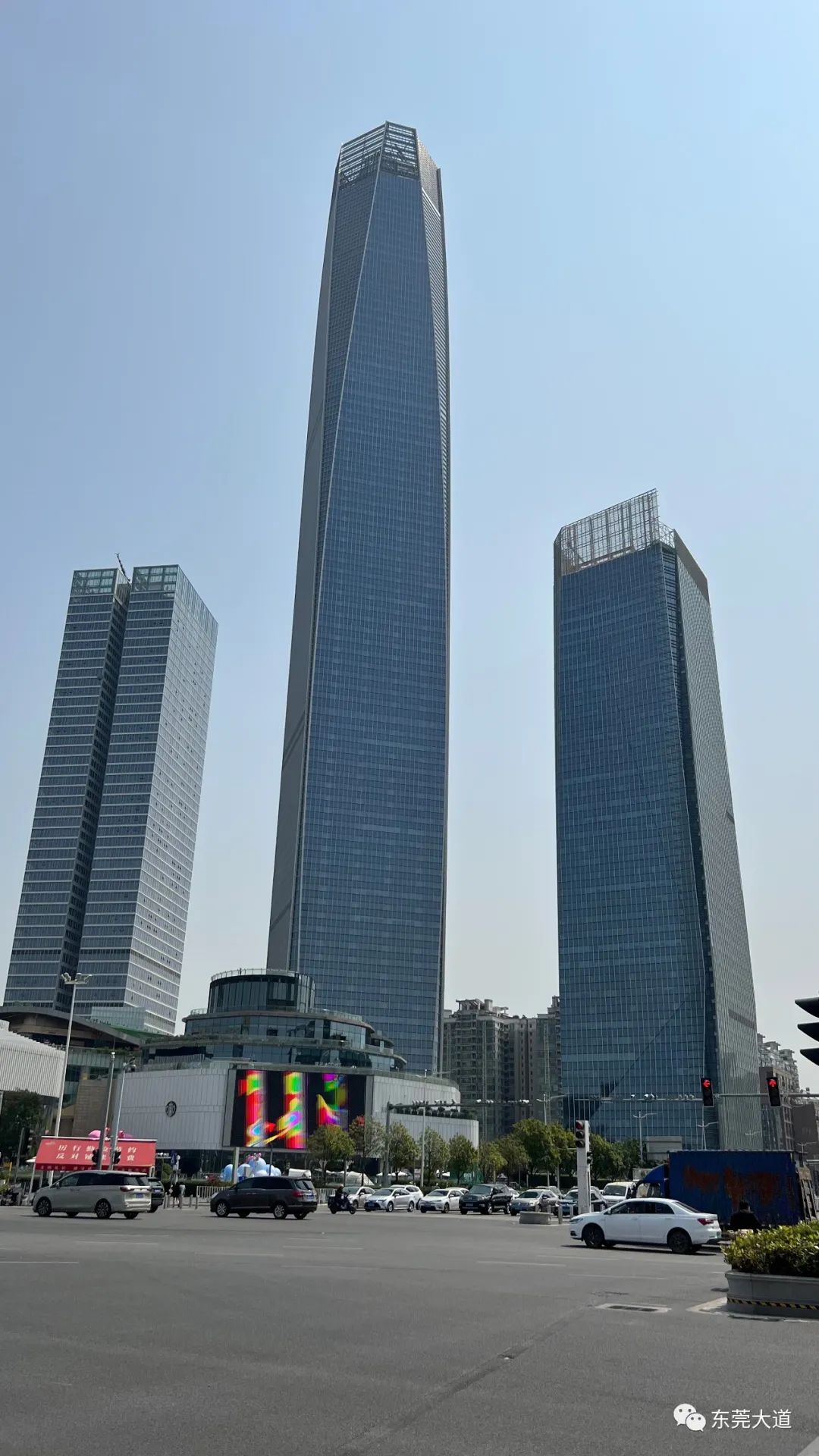 隔一条马路就是民盈·国贸中心商圈03华南首站,为什么是东莞?