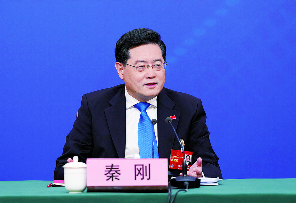 十四届全国人大一次会议在梅地亚中心举行记者会,外交部长秦刚就中国