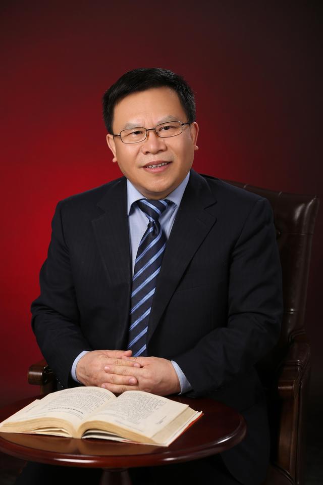 邓志东认为,chatgpt不仅有文本理解能力,也有文本生成能力.