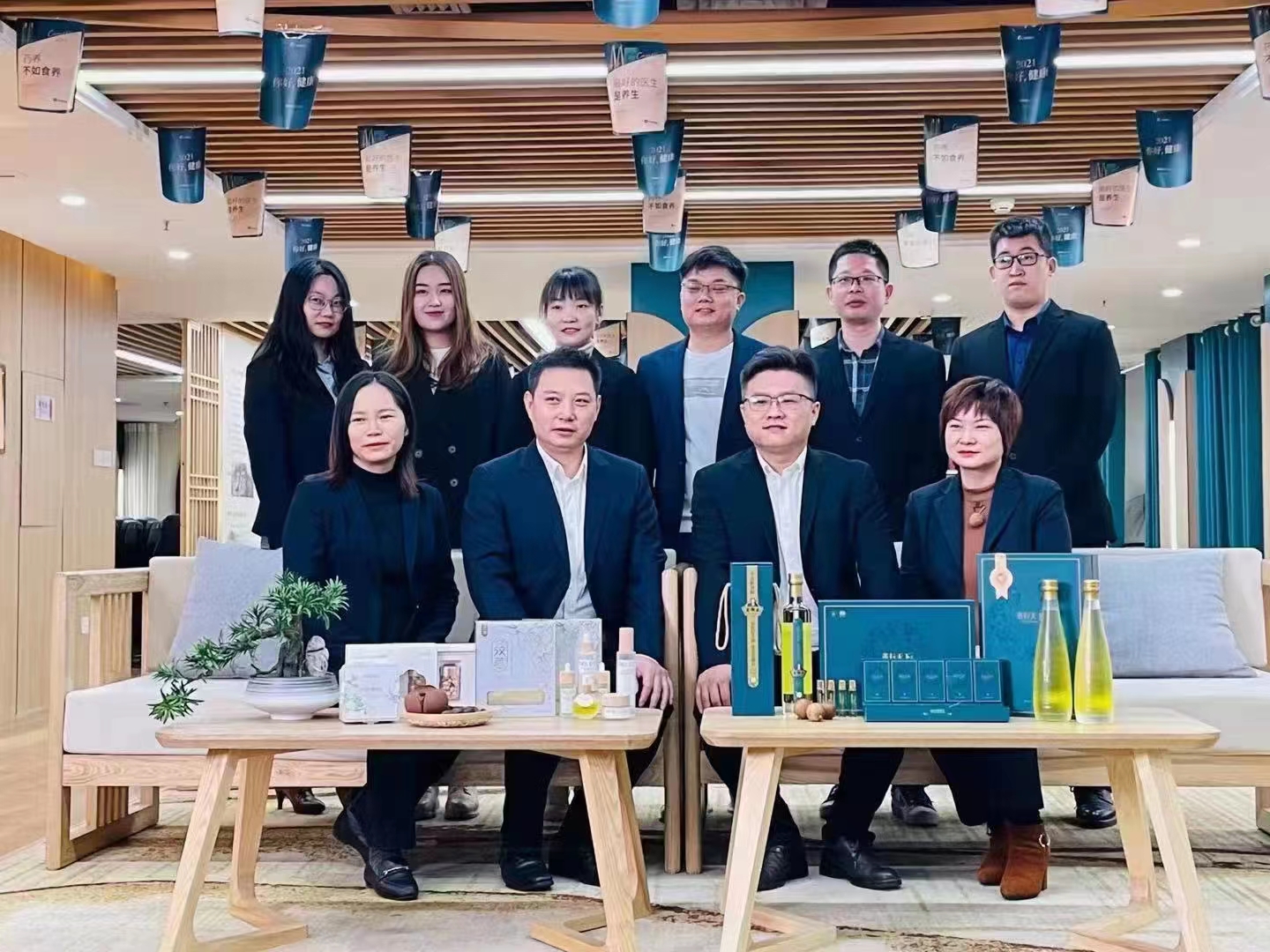 　　△中战茶油团队合影