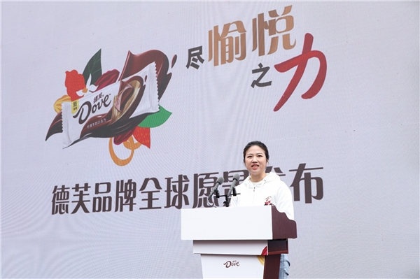 　　(玛氏箭牌中国市场营销副总裁万金玲)