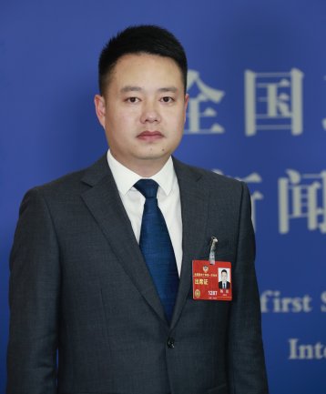 杨松,全国政协委员,六盘水市钟山区大湾镇党委书记人物档案:在此期间