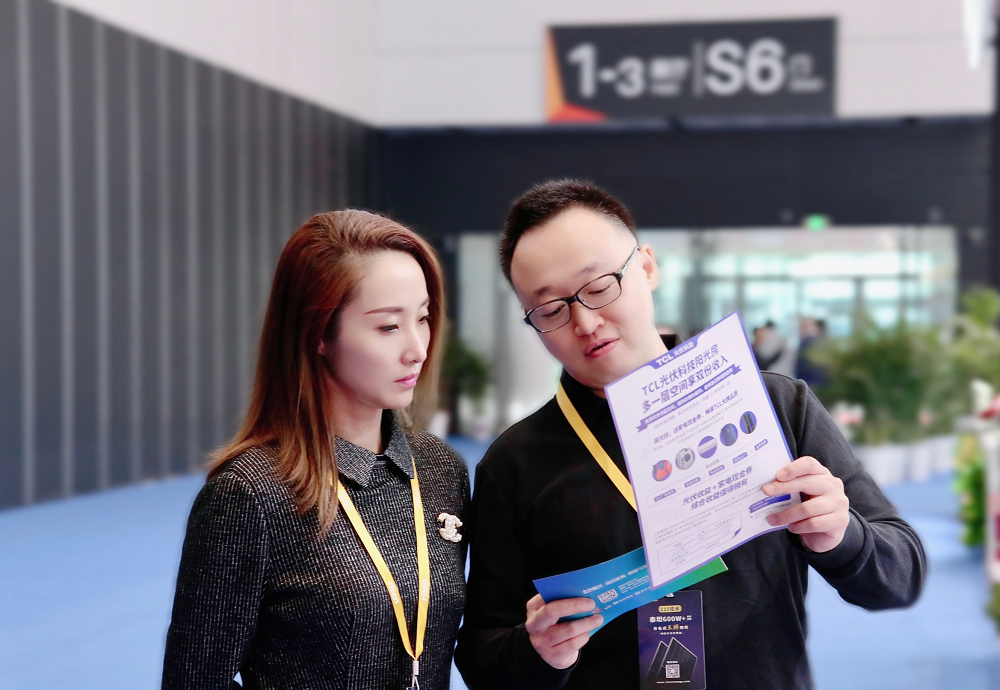 　　能环宝副总裁韩菲、COO孙毅展会现场参观交流