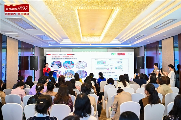 　　图丨与会专家对项目兴趣颇高