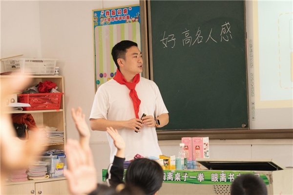 　　(新励成卓越学员们上课讲解)