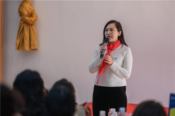 　　(新励成联合创始人、董事刘慧发言)