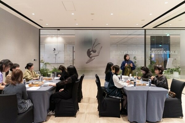 　　现场调配五行精油